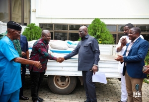 Minister Distributes free Fertilizers to Farmers